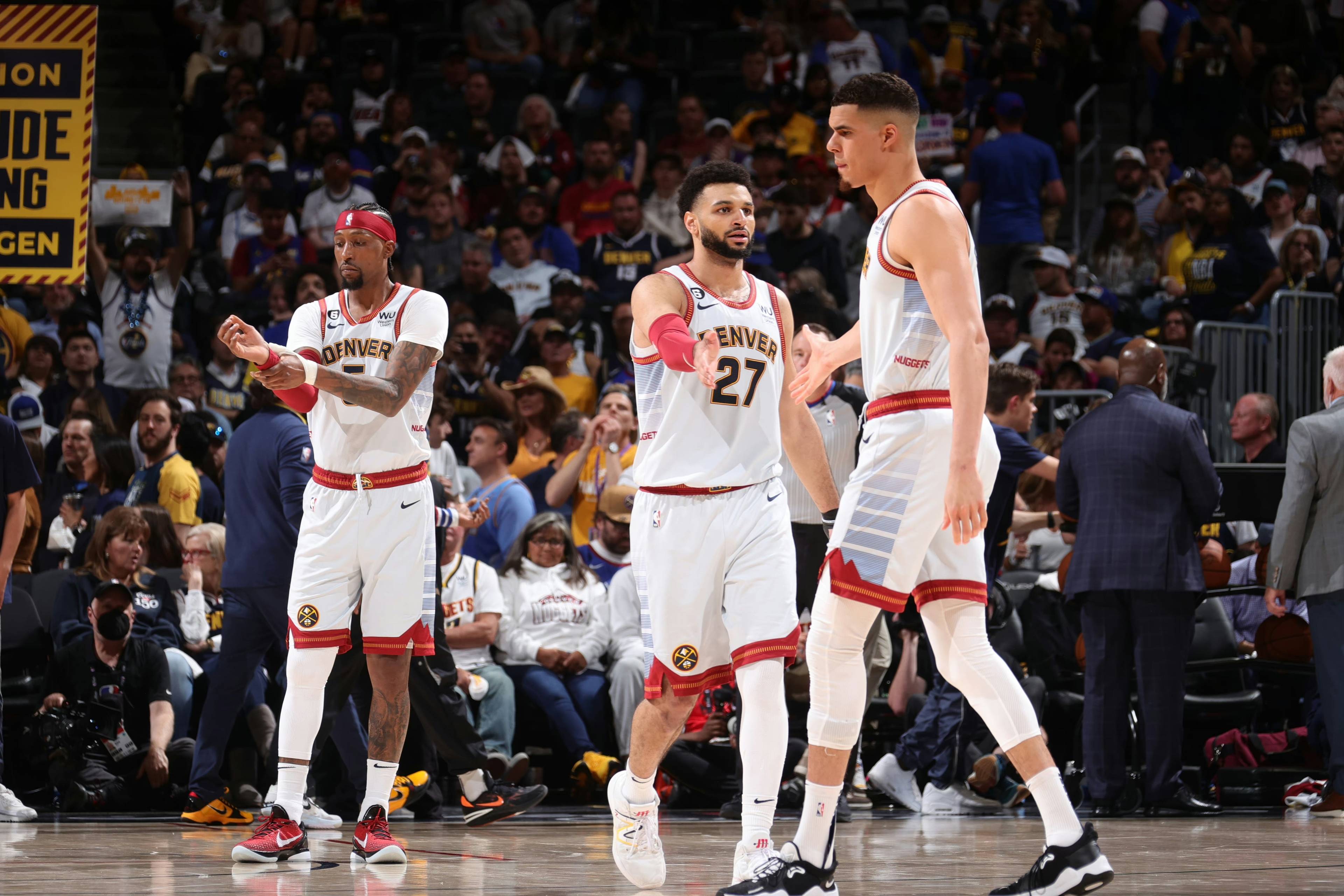 但在他手里 但在他手里