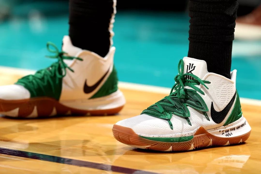 连中两记三 连中两记三